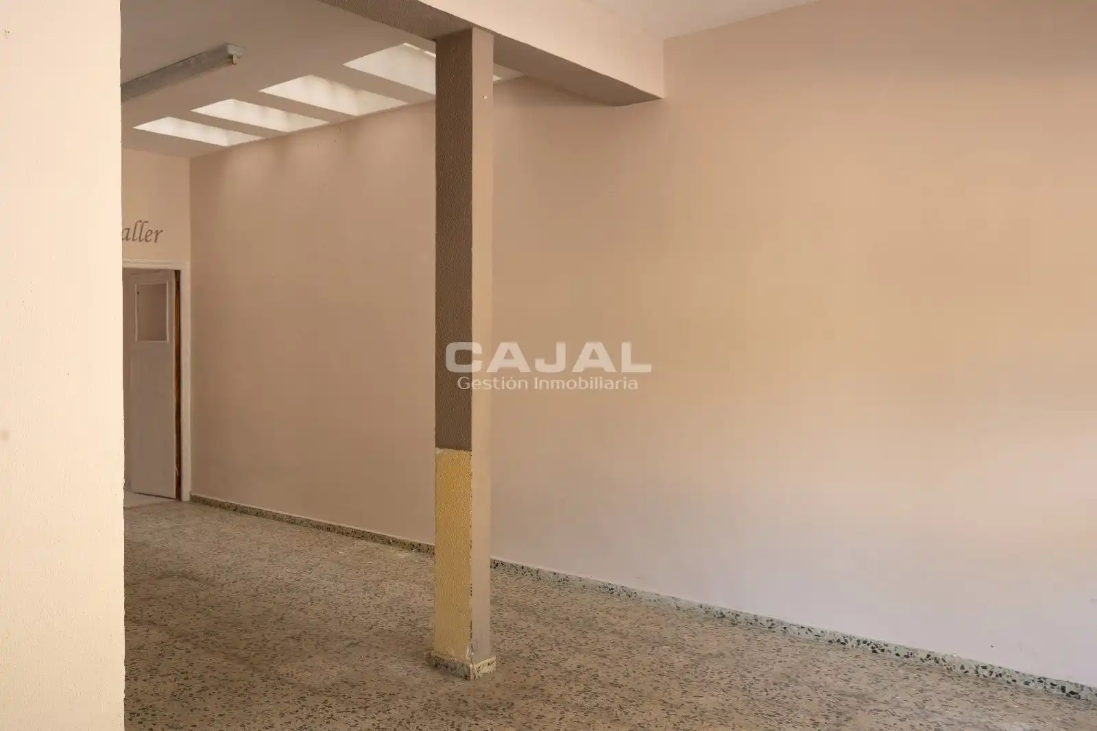 Commercial properties for rent in Médico Valentín Gil, Riaza