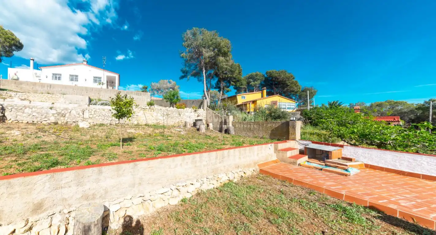 Jardí de Casa o xalet en venda en Cubelles amb Calefacció i Piscina