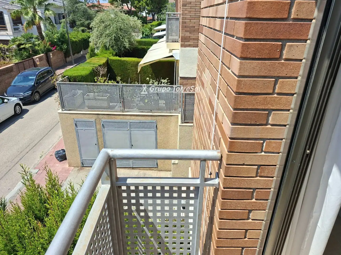 Terrasse von Einfamilien-Reihenhaus zum Verkauf in El Vendrell mit Privatgarten, Schwimmbad und Gemeinschaftspool