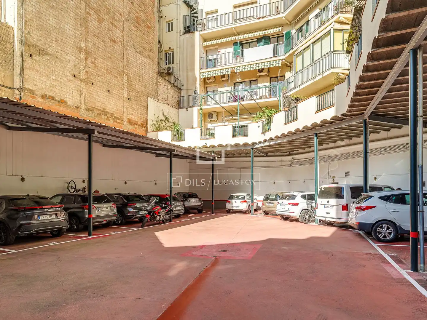 Parking de Piso en venta en Barcelona con Calefacción, Parquet y Trastero
