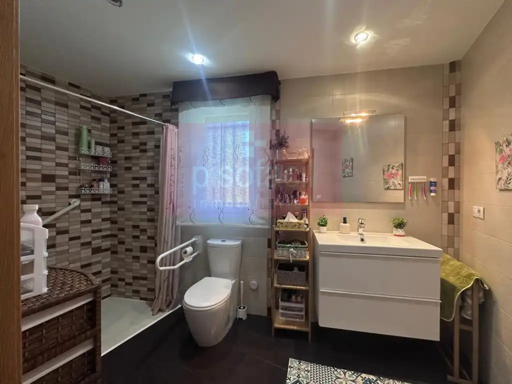 Bathroom of Houses for sale in Lugo