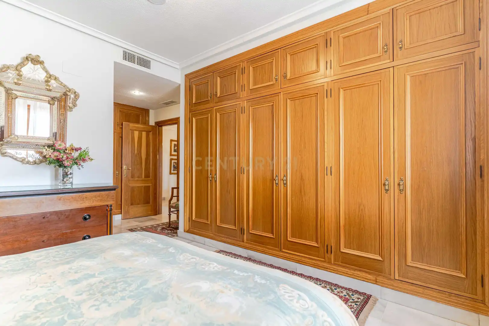 Habitación de Dúplex en venta en Granada con Aire acondicionado, Jardín privado y Trastero