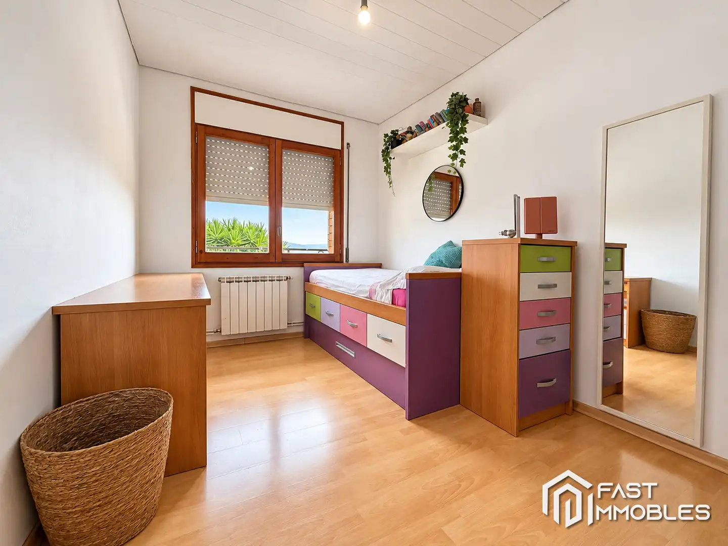 Habitación de Casa adosada en venta en Ponent