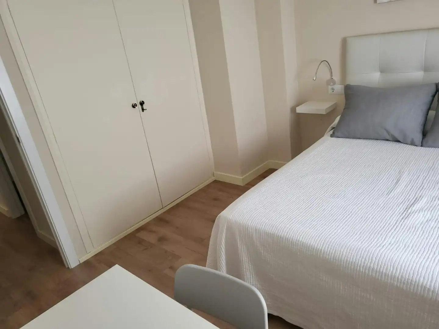 Bedroom of Flat for share in Sevilla  with Air Conditioner, Furnished and Washing machine