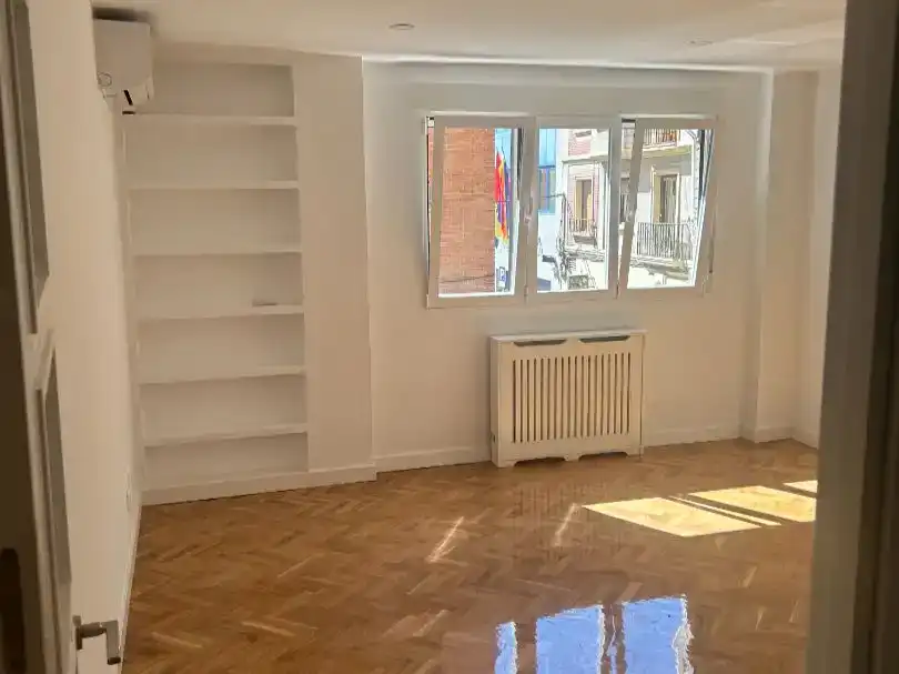 Wohnzimmer von Wohnung zur Miete in  Madrid Capital mit Klimaanlage und Balkon