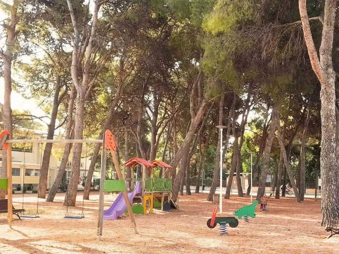 Außenansicht von Einfamilien-Reihenhaus zur Miete in Voramar