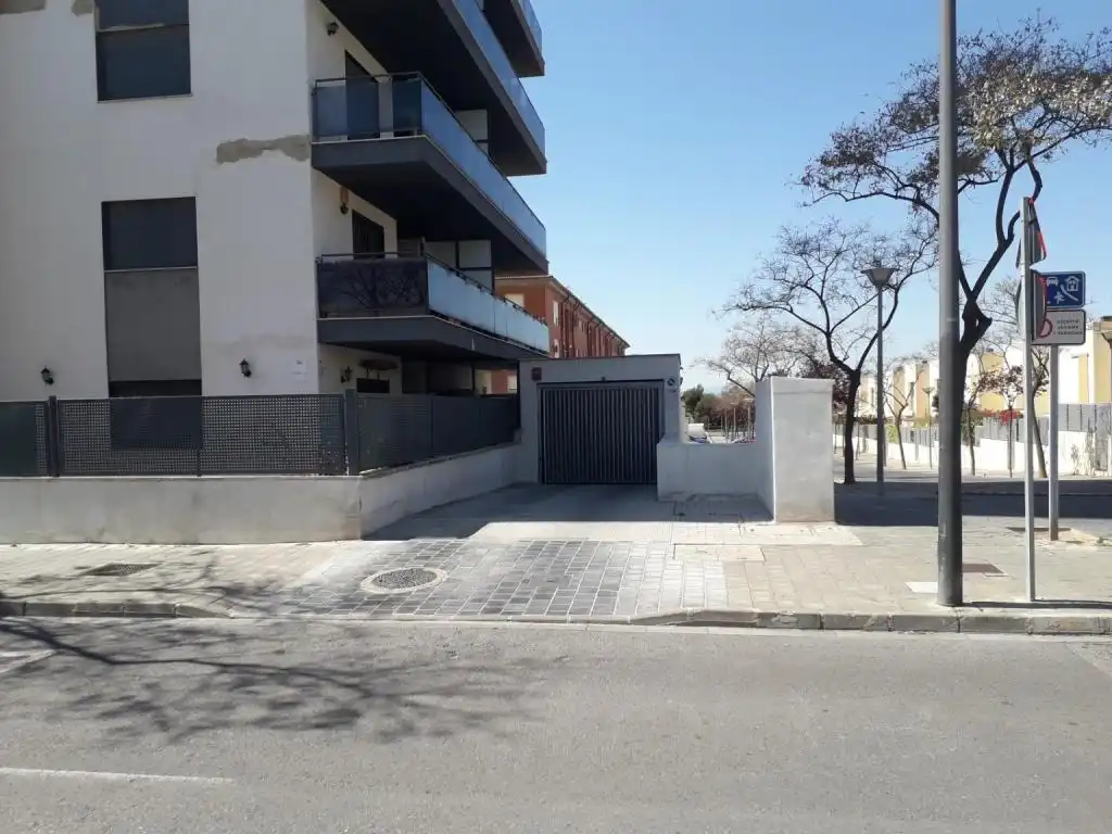 Parkplatz von Garage zum Verkauf in Paterna