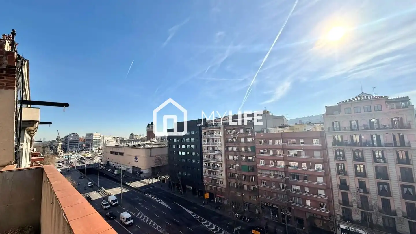 Vista exterior de Àtic en venda en Barcelona amb Aire condicionat, Calefacció i Parquet