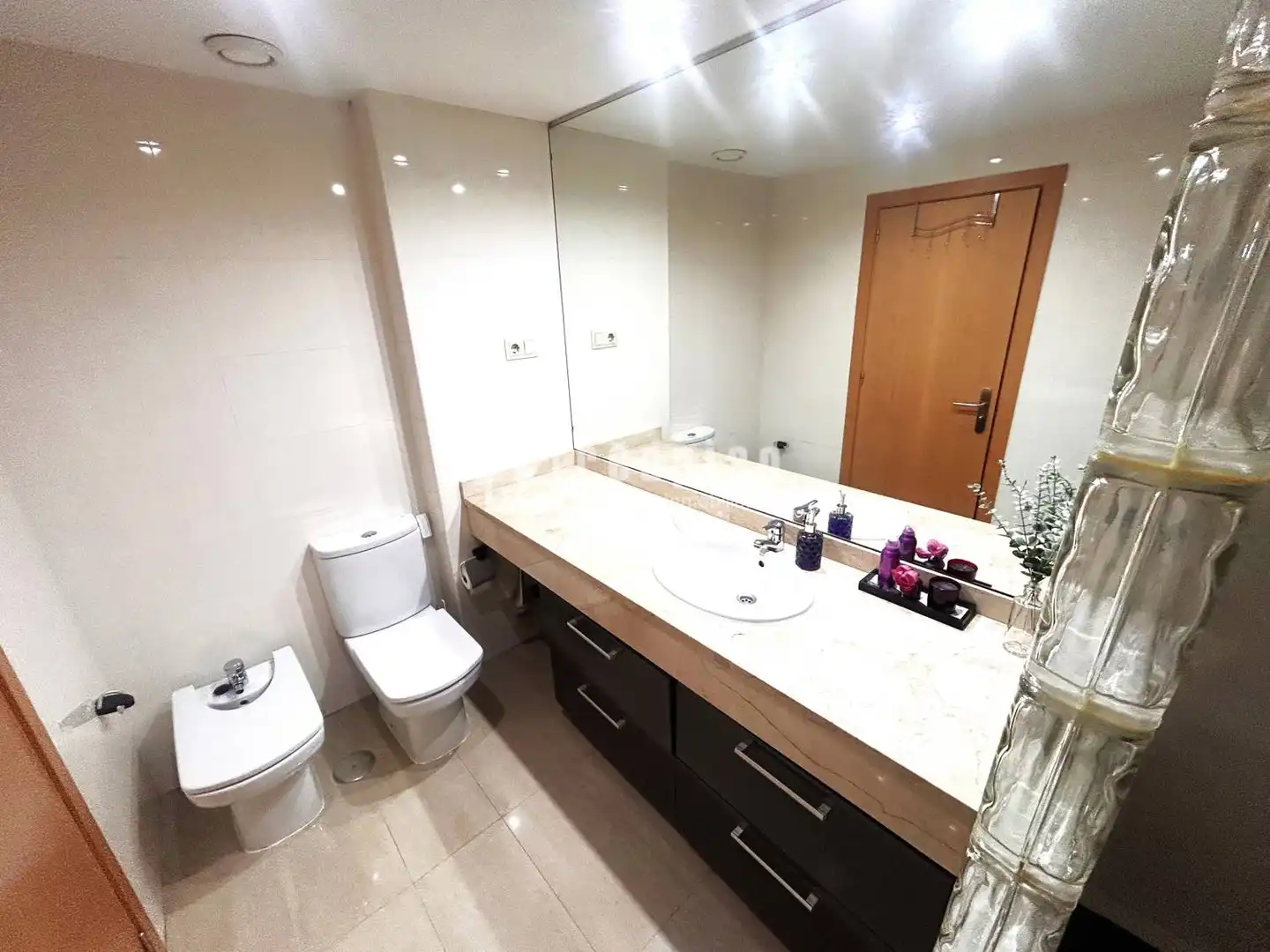 Bathroom of Flat for sale in Parla  with Air Conditioner, Heating and Private garden