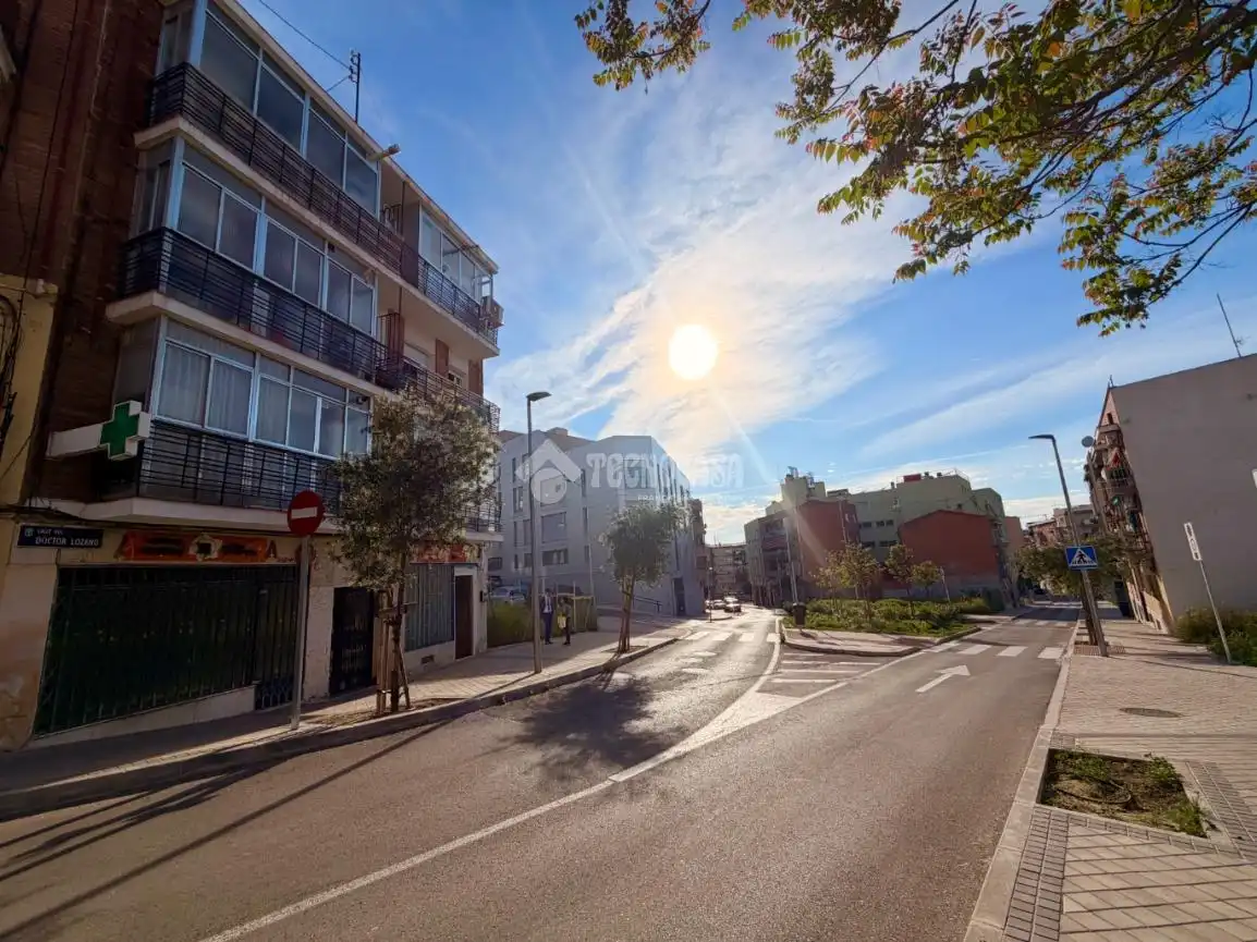 Vista exterior de Local en venta en Puente de Vallecas