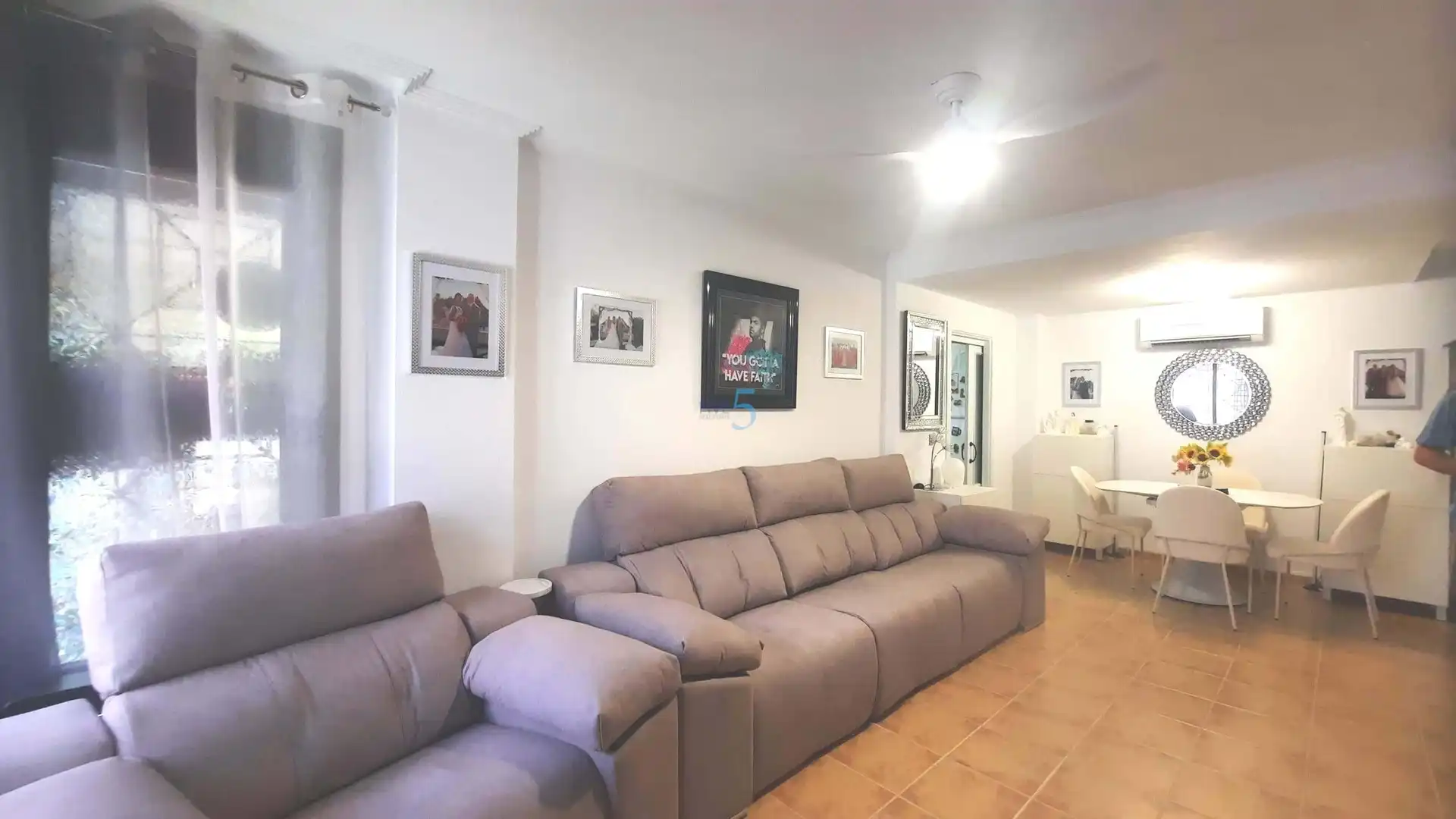Wohnzimmer von Einfamilien-Reihenhaus zum Verkauf in Torre-Pacheco mit Klimaanlage, Heizung und Terrasse