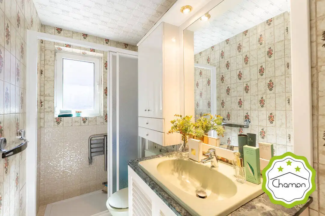 Baño de Piso en venta en Bilbao  con Calefacción, Jardín privado y Amueblado