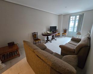 Sala d'estar de Pis de lloguer en Ourense Capital  amb Calefacció, Parquet i Moblat