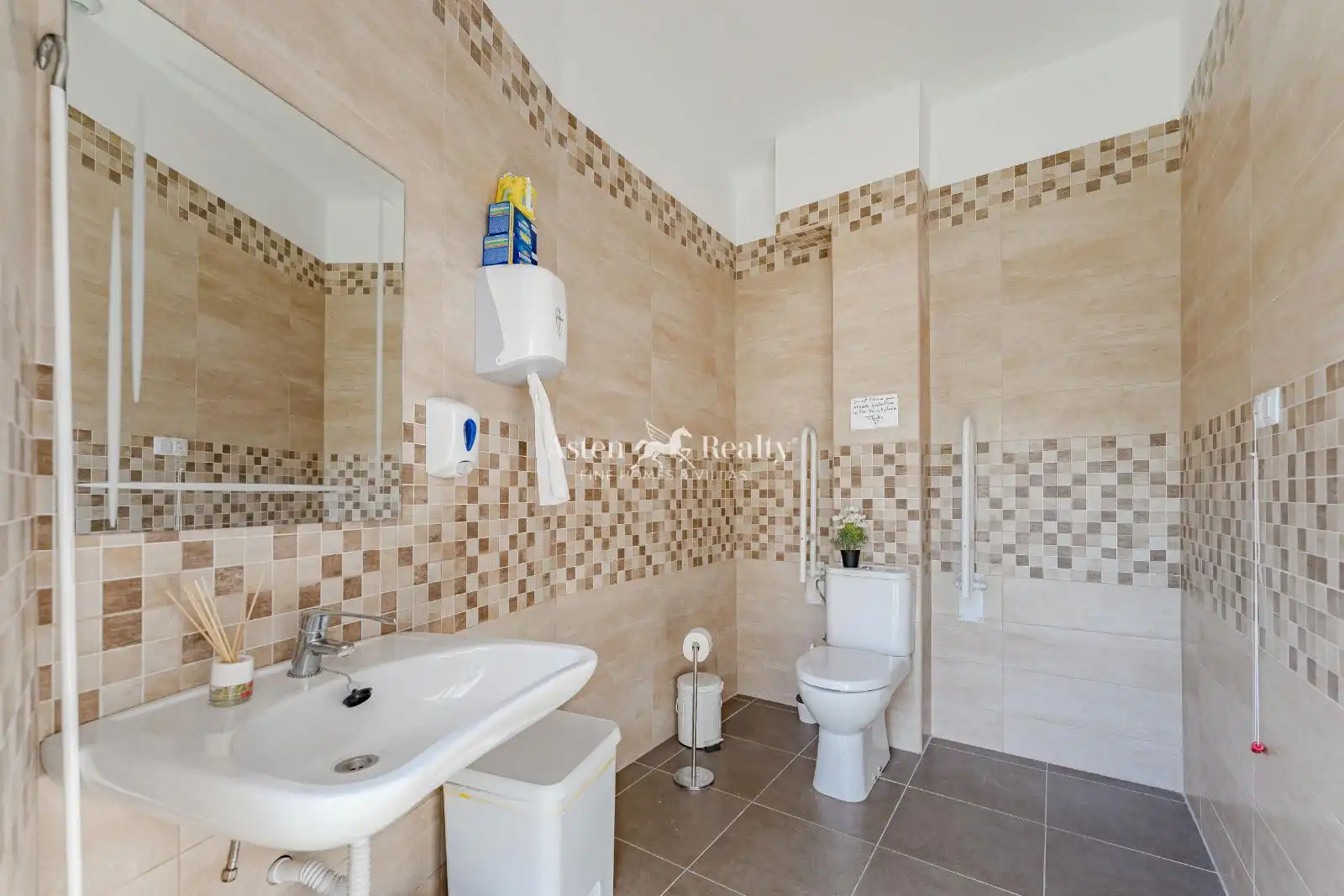 Badezimmer von Geschaftsraum zum Verkauf in Arona mit Terrasse und Internet