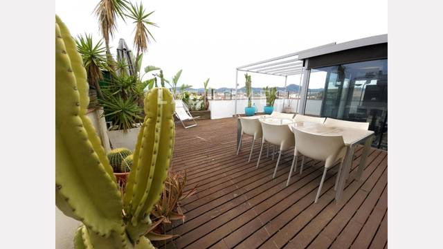 Piso en Venta en Carrer MONTJUIC en Centre