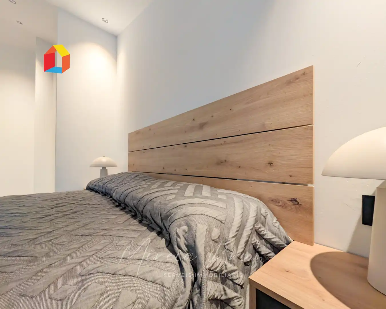 Schlafzimmer von Dachboden zur Miete in Tona mit Heizung