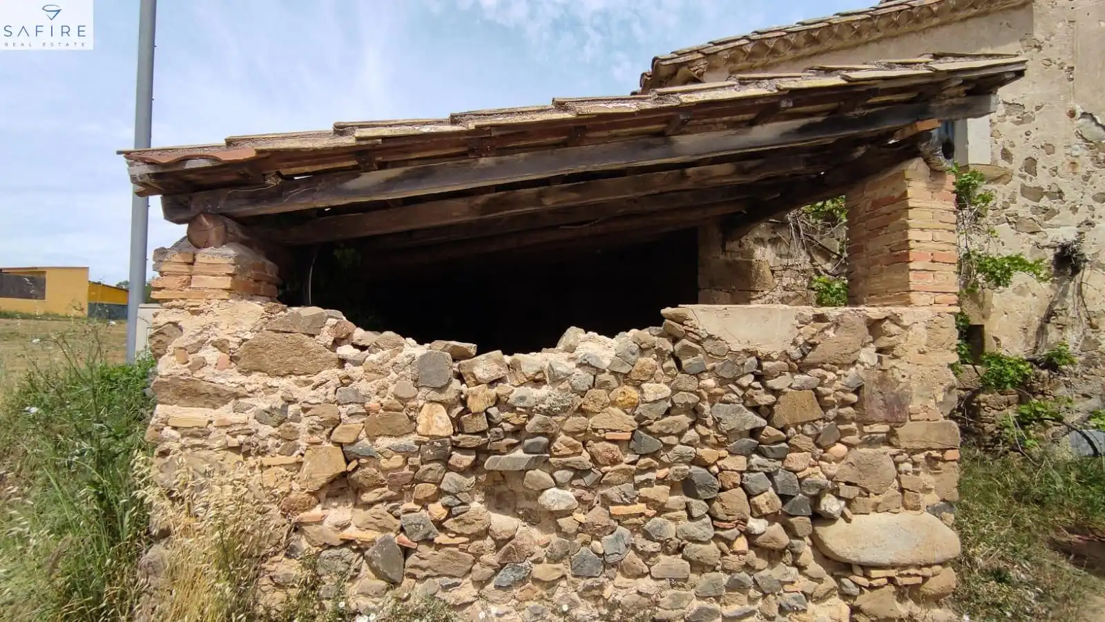 Vista exterior de Finca rústica en venda en Aiguaviva amb Traster