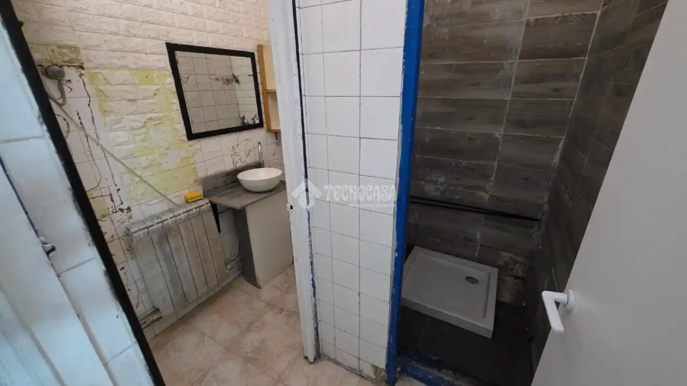 Baño de Local en venta en Madrid con Calefacción