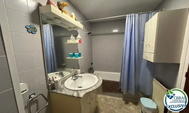 Bathroom of Flat for sale in Roses  with Heating, Terrace and Furnished