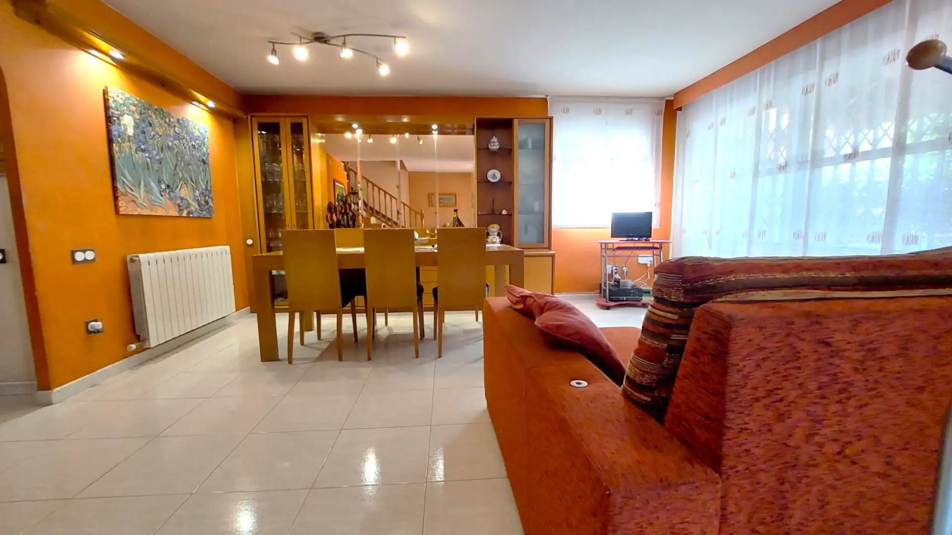 Sala d'estar de Casa adosada en venda en Viladecavalls amb Aire condicionat, Calefacció i Jardí privat