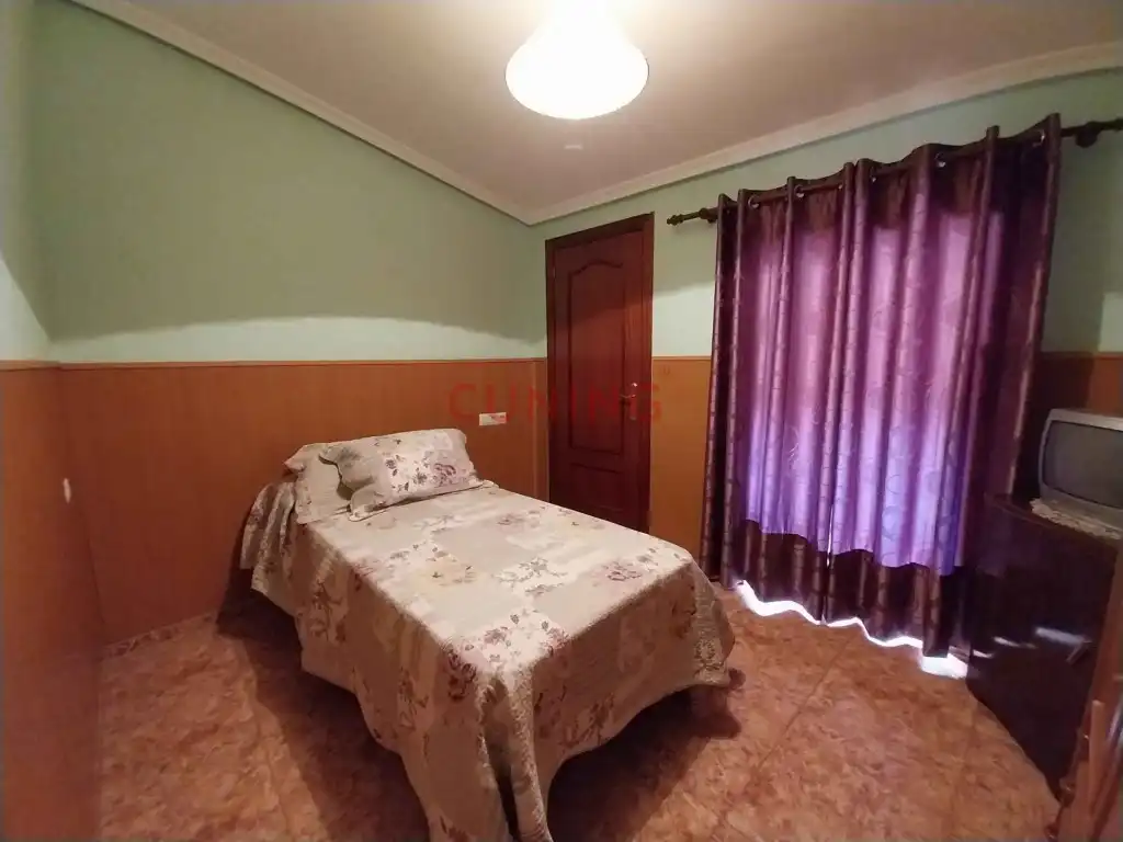 Dormitori de Casa o xalet en venda en Cáceres