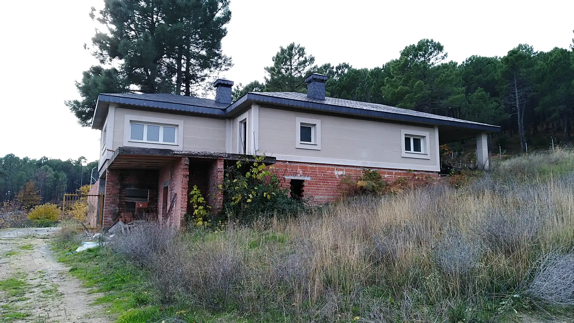 Exterior view of Buildings for sale in Mombeltrán