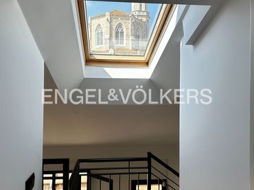 Attique avec balcon à vendre à Carrer dels Tints
