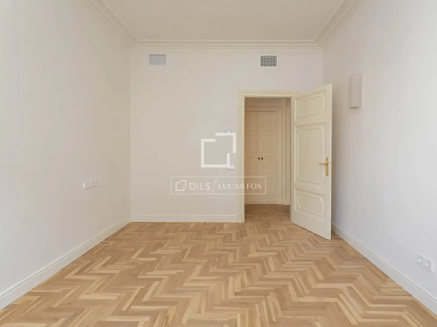 Bedroom of Flat for sale in Barcelona  with Air Conditioner, Heating and Parquet flooring