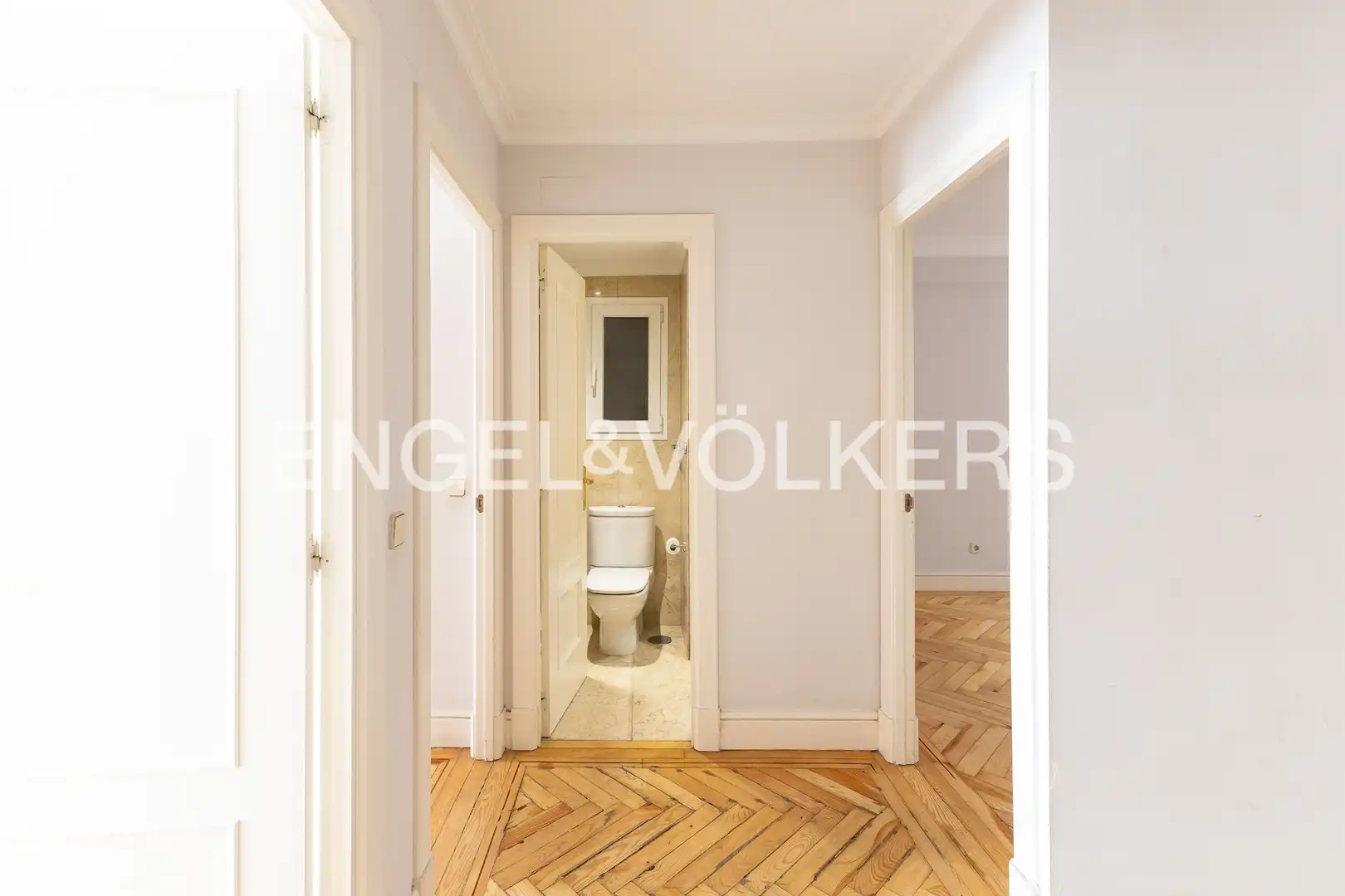 Piso en venta en Madrid con Calefacción, Terraza y Trastero