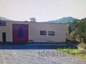 Außenansicht von Fabrikhallen zum Verkauf in Santa Maria d'Oló mit Alarm