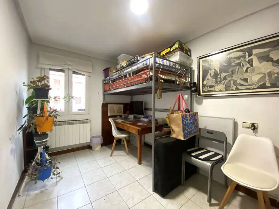 Habitación de Piso en venta en Vitoria - Gasteiz con Calefacción, Trastero y Amueblado