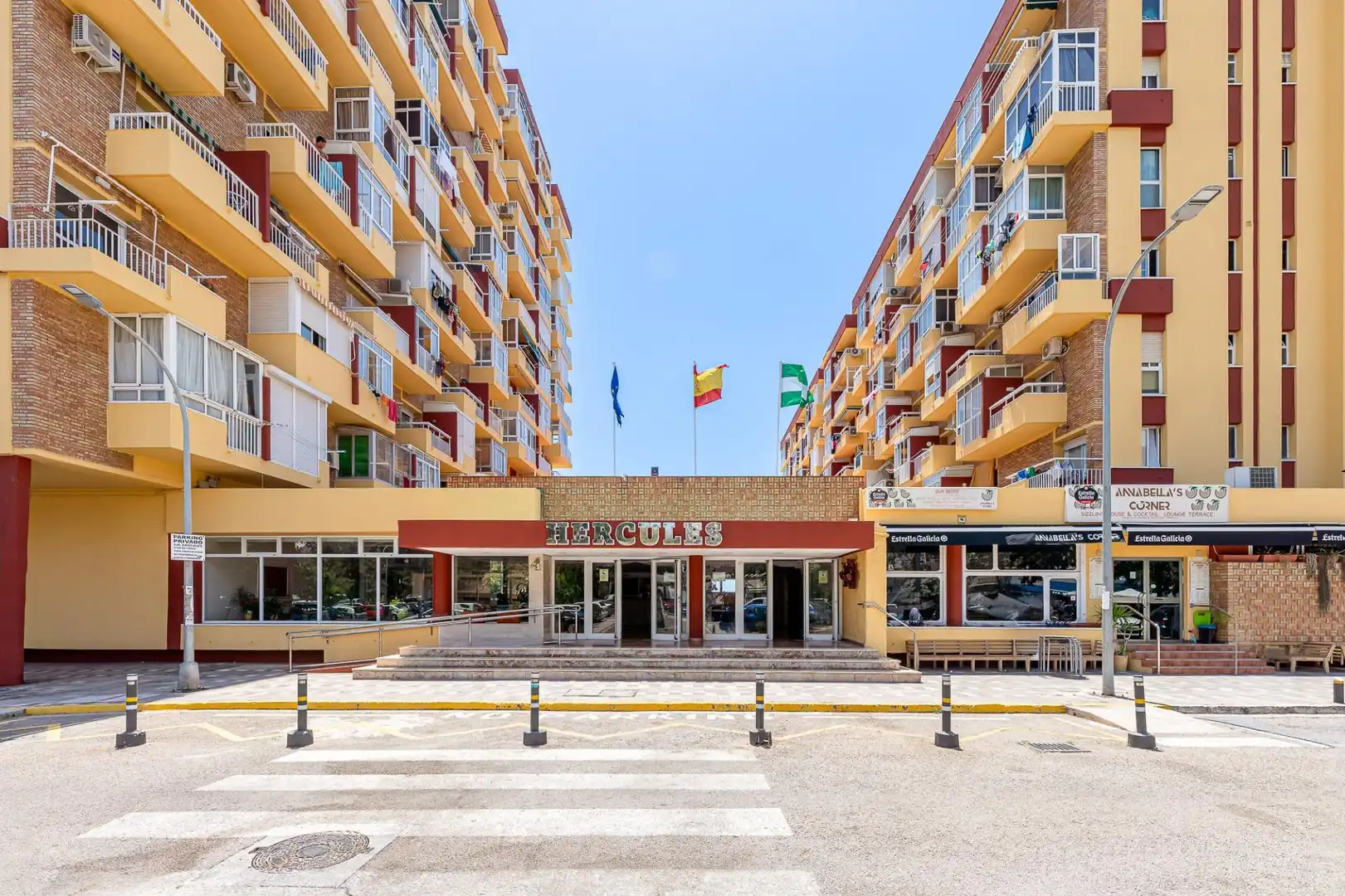 Außenansicht von Wohnungen zur Miete in Benalmádena mit Klimaanlage, Heizung und Privatgarten