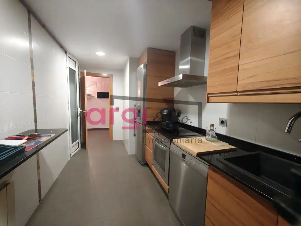 Cuina de Pis en venda en Sitges amb Aire condicionat i Terrassa