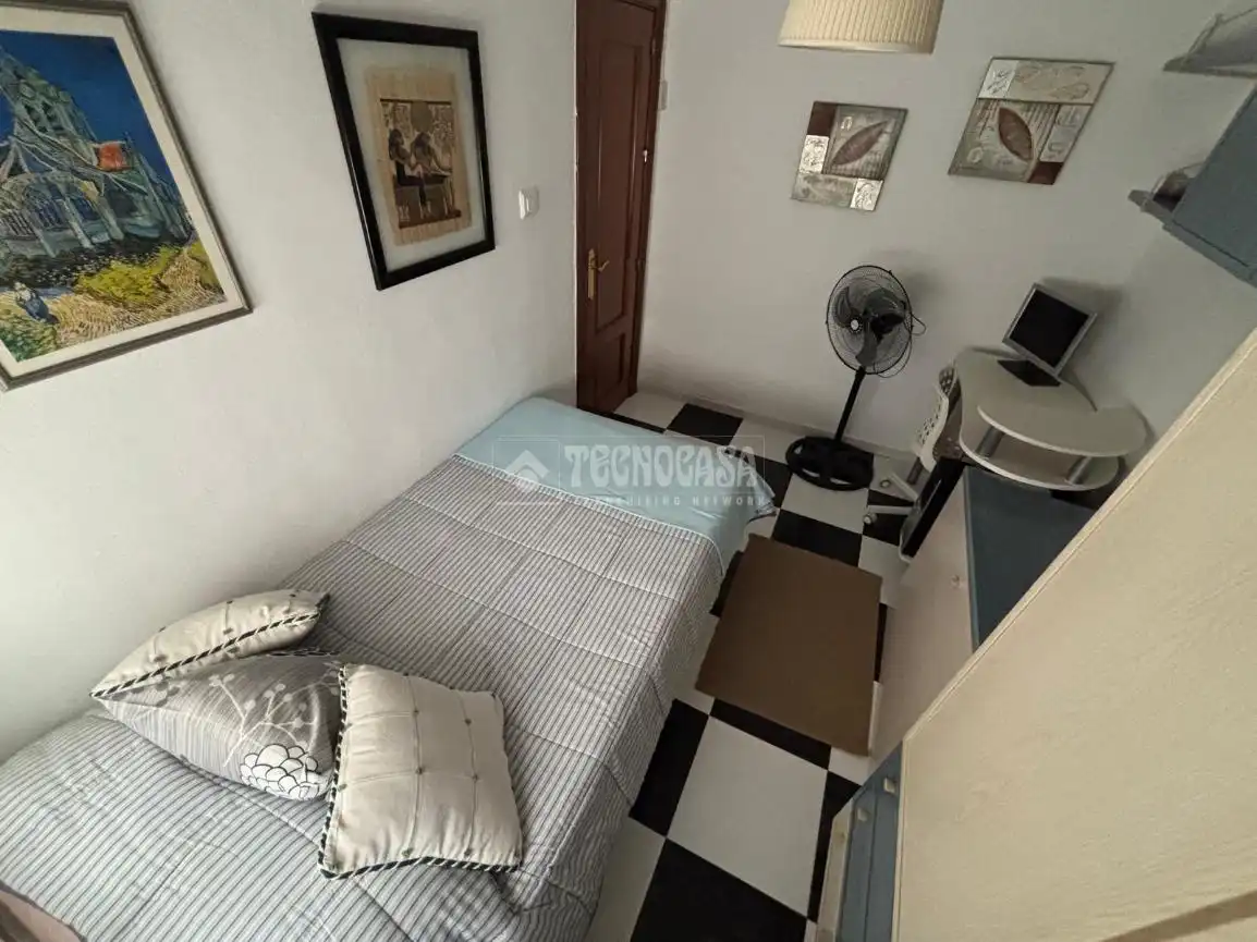 Bedroom of Flat for sale in Málaga  with Air Conditioner and Furnished