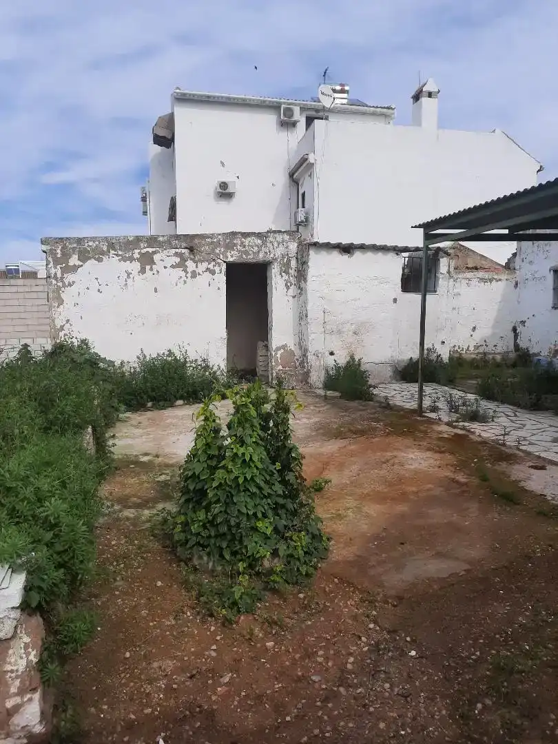 Casa adosada en venda en Guillena amb Balcó