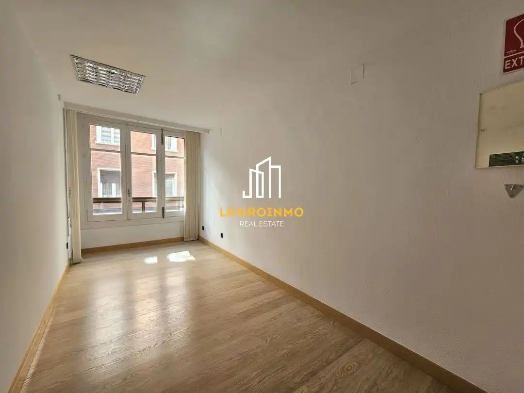 Flat for sale in  Logroño  with Air Conditioner, Heating and Storage room