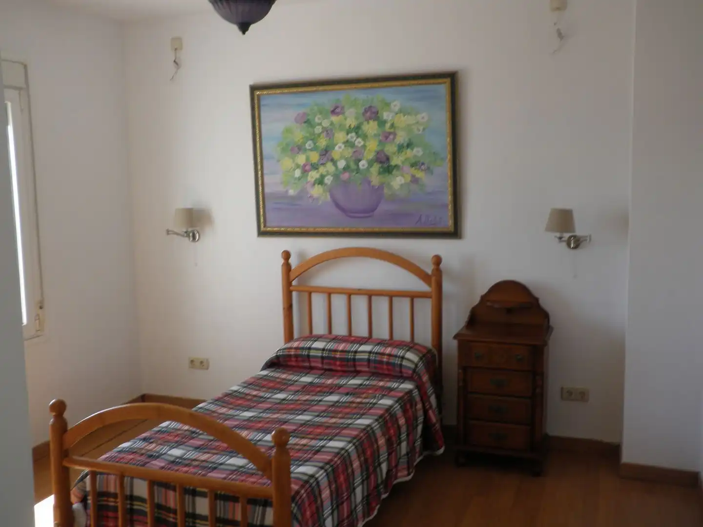 Dormitori de Casa adosada en venda en Estepona amb Aire condicionat, Terrassa i TV