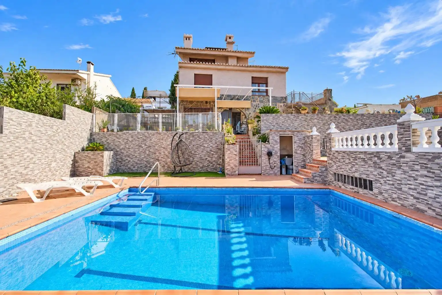 Detached house with terrace for sale in Huétor Vega