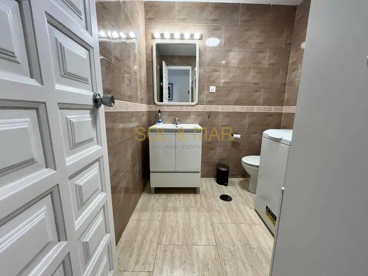 Badezimmer von Wohnung zur Miete in Torremolinos mit Klimaanlage und Abstellraum