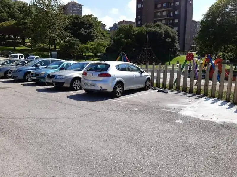 Aparcament de Pis de lloguer en Santander amb Calefacció, Jardí privat i Parquet