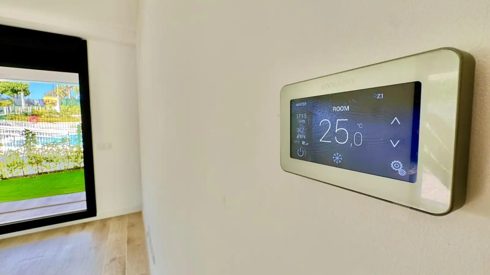 Habitación de Apartamento de alquiler en Torremolinos con Aire acondicionado, Calefacción y Jardín privado