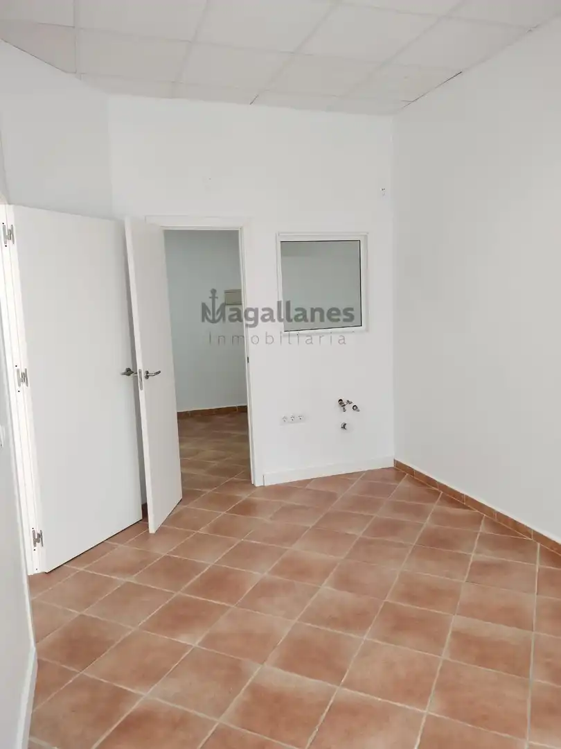 Local comercial en venda a Villamartín, imagen 4