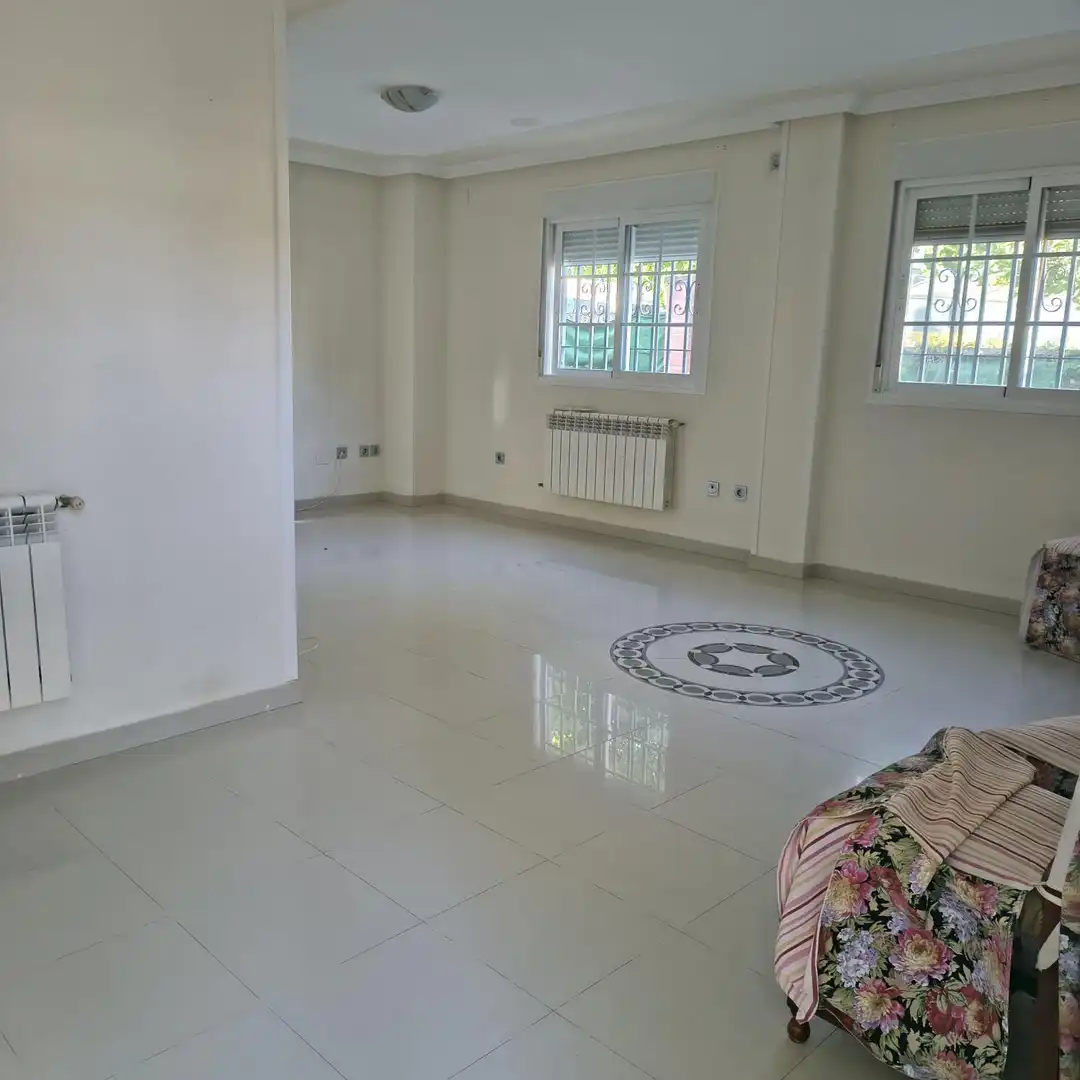 Casa o xalet en venda en Linares amb Piscina