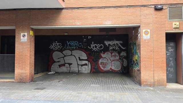 Garaje en Alquiler en Carrer de Josep Sangenís en La Teixonera