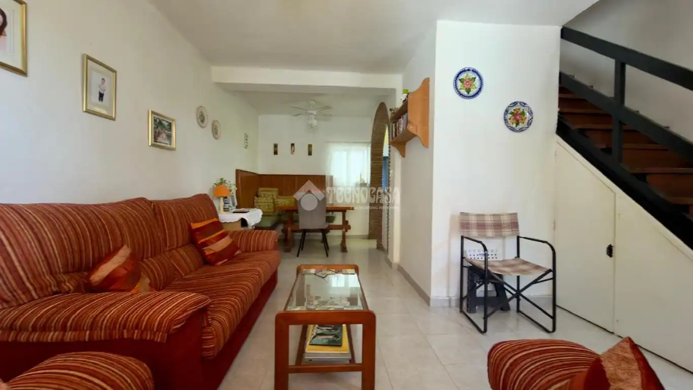 Sala de estar de Casa adosada en venta en Los Barrios con Aire acondicionado, Calefacción y Balcón