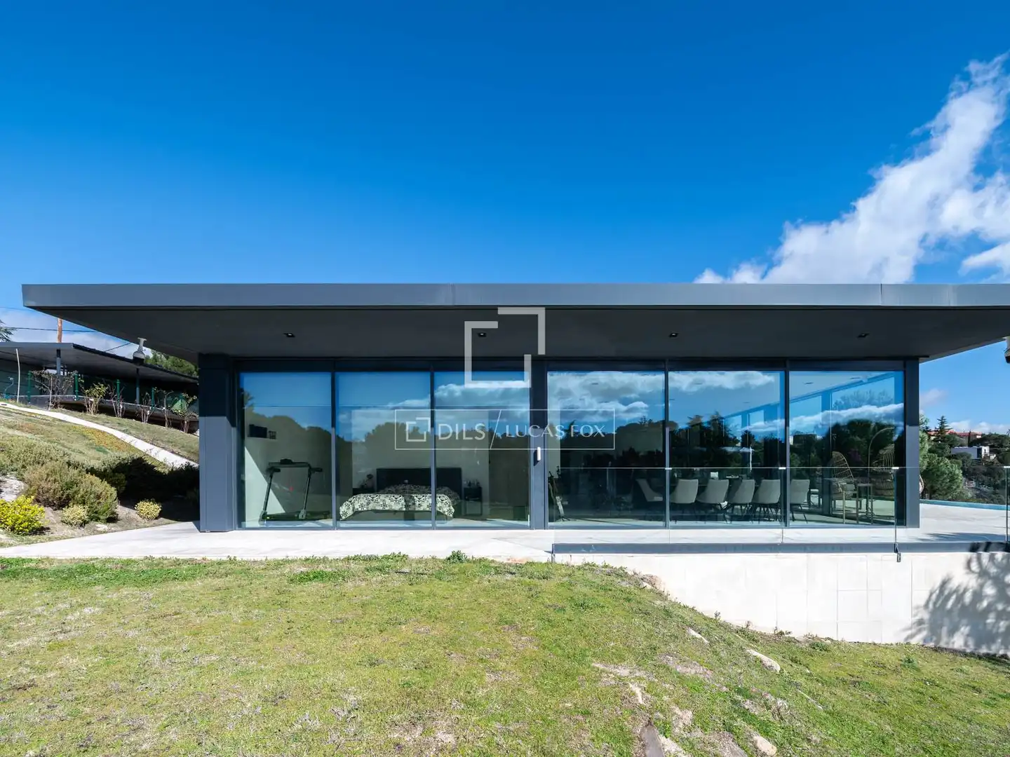 Vista exterior de Casa o xalet en venda en Torrelodones amb Jardí privat, Terrassa i Traster