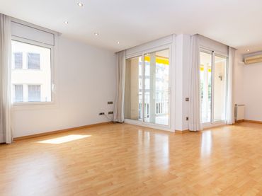 Appartamento con balcone in vendita a Plaça de Josep Freixa i Argemí