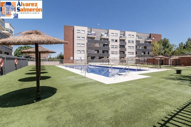 Piso en Venta en Avenida CIRCUNVALACION en Carretera de Granada - La Alcazaba