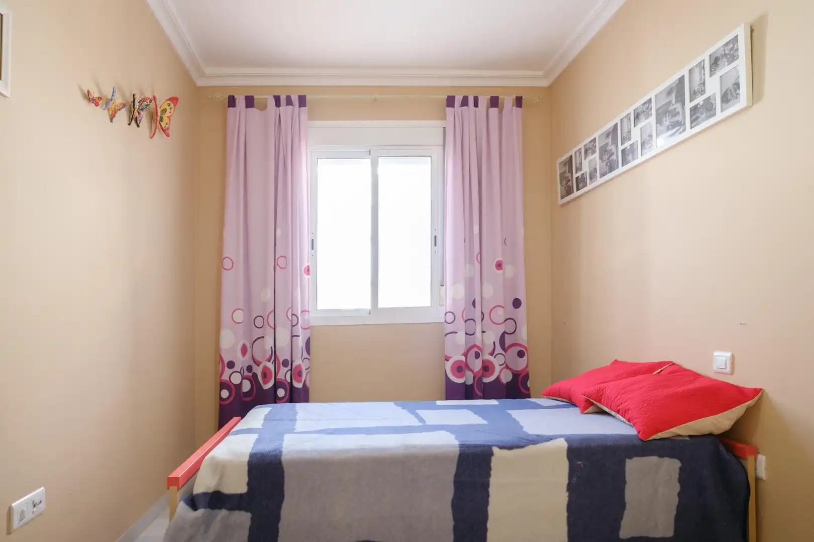 Schlafzimmer von Einfamilien-Reihenhaus zum Verkauf in La Algaba mit Klimaanlage, Heizung und Terrasse
