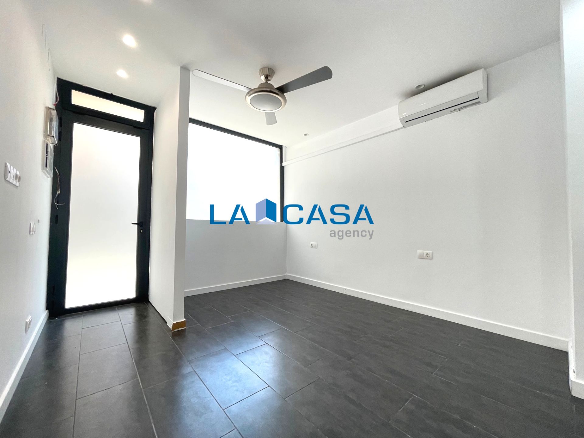 Premises for sale in  Barcelona Capital  with Air Conditioner